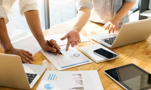 business-people-meeting-1024×683 business-people-meeting-1024x683